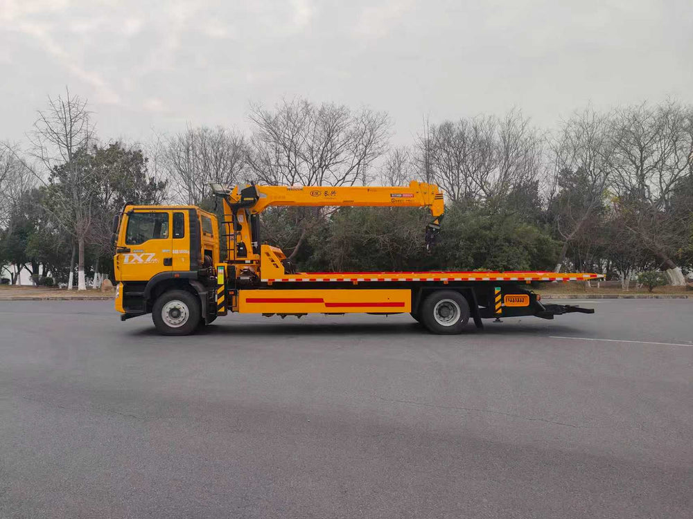 HOWO 10T Wrecker Truck & 8T Crane