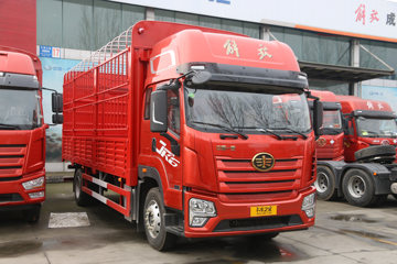 Qingdao Jiefang JK6 Medium Truck, 260 HP, 4×2, 6.75-meter Stake Body Cargo Truck