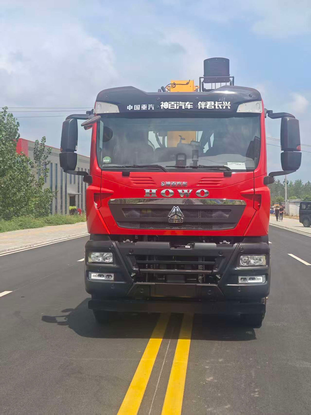 Howo 8×4 with Weichai 8T engine, 380 horsepower - XCMG 14-ton 5-section boom crane