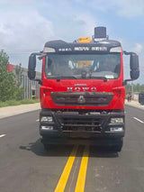 Howo 8×4 with Weichai 8T engine, 380 horsepower - XCMG 14-ton 5-section boom crane