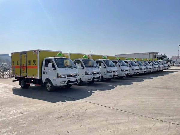 Dongfeng Tuyi blasting equipment transport vehicle