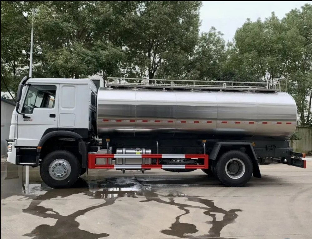 SINOTRUK HOWO 4x2 Fresh Milk Transport Tanker for sale