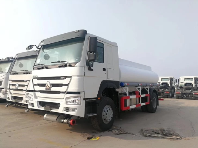 HOWO Light Duty 4×2 Fresh Milk Tanker