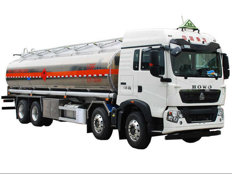HOWO 8*4 30000L oil tank truck