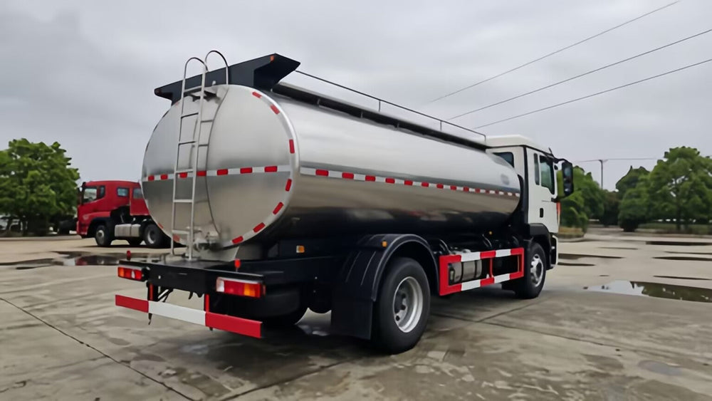 Sinotruk HOWO fresh milk tank truck - rear three-quarter view