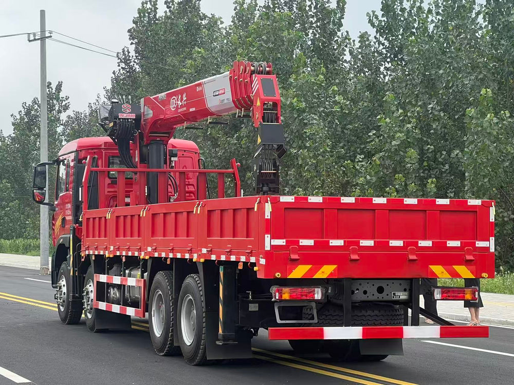 Howo 8x4 truck with Weichai 350 horsepower engine - Changxing 14-ton five-section crane arm