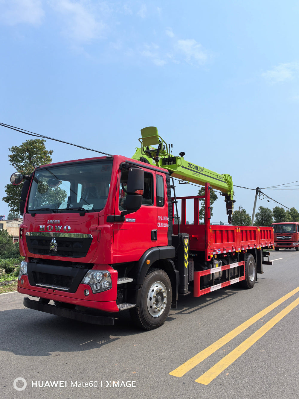 HOWO 4×2 ZOOMLION 8T Telescopic Boom Crane