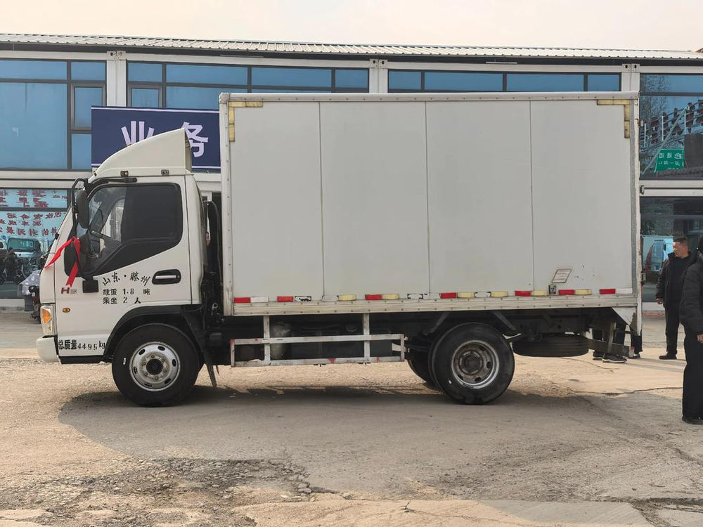 JAC Junling H Box Truck - Full Side View