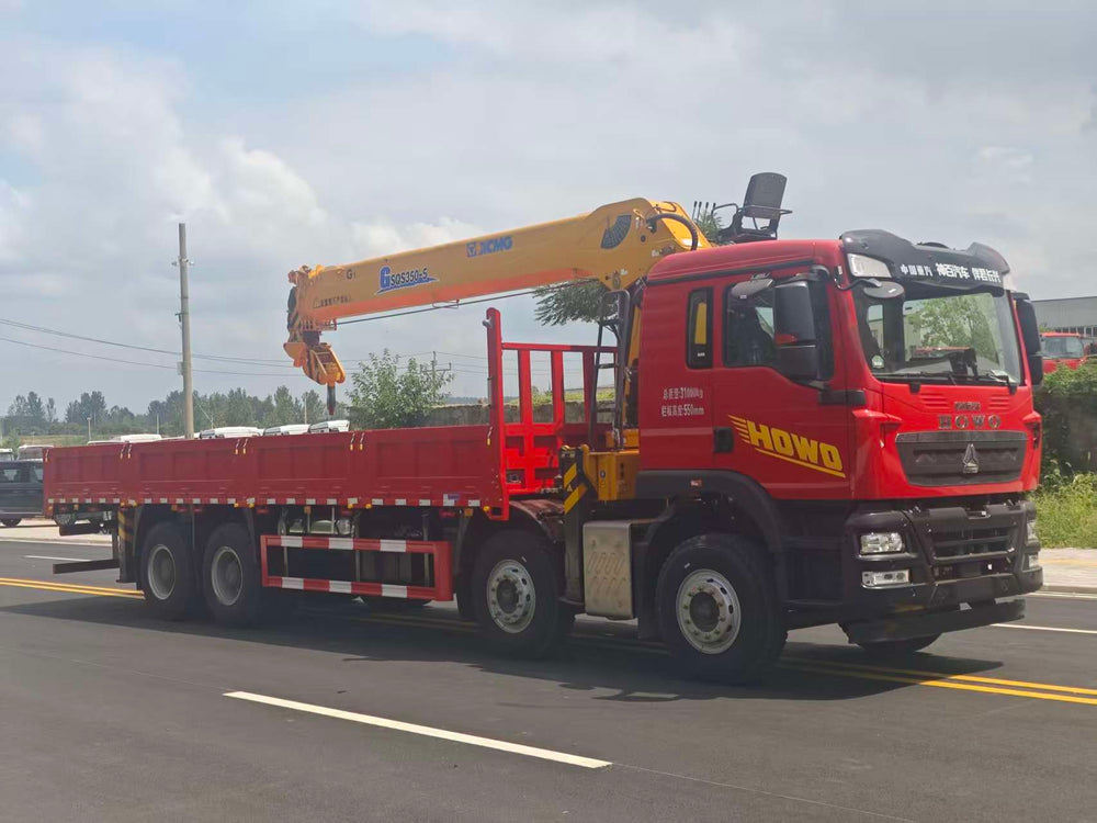 Howo 8×4 with Weichai 8T engine, 380 horsepower - XCMG 14-ton 5-section boom crane