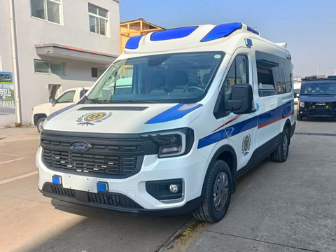 Машина скорой помощи Ford V363 со средней колесной базой, средней высотой крыши и монитором