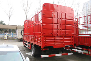 Qingdao Jiefang JK6 Medium Truck, 260 HP, 4×2, 6.75-meter Stake Body Cargo Truck